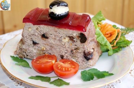 Изысканный паштет из фарша с беконом черносливом и орехами пошаговое приготовление рецепта в картинках и видео.